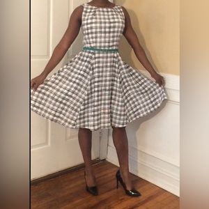 Eva Mendes dress fit flare dress with belt. size 6